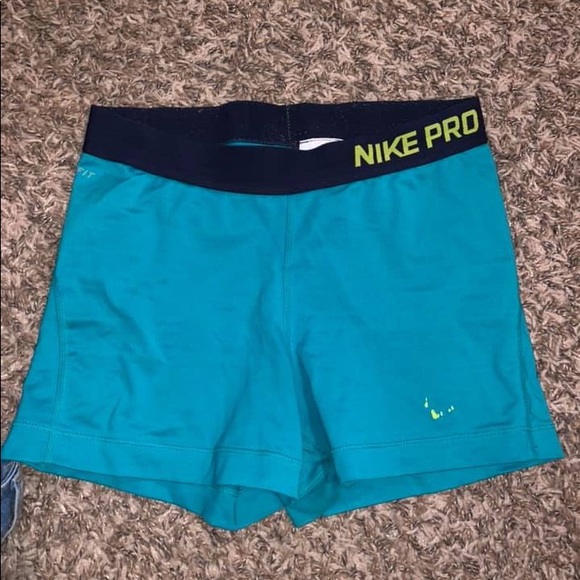 Nike Pros - Picture 1 of 1
